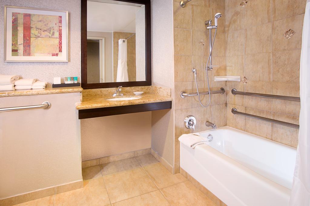 King Suite with Accessible Tub - Disability Access