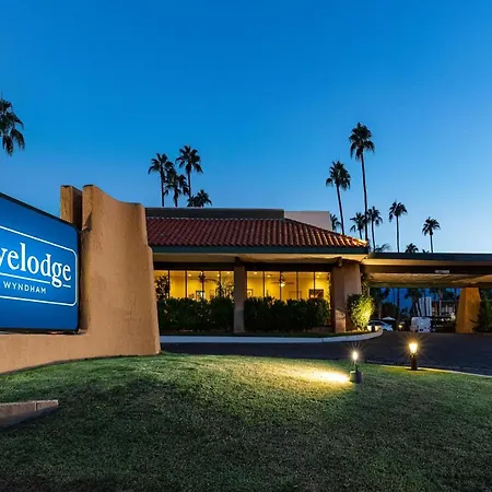 Travelodge By Wyndham Palm Springs-3